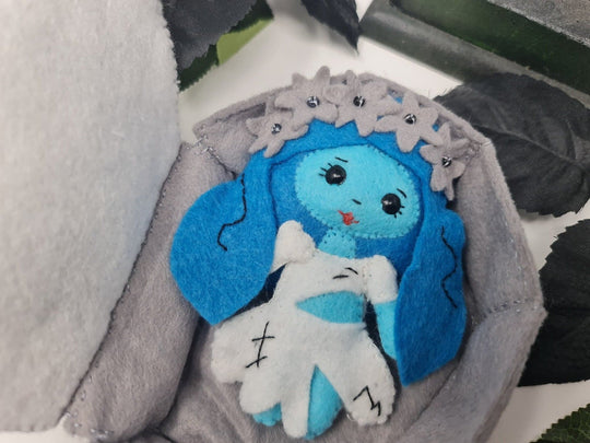 Creepy Dead Bride & Coffin Felt Fiend