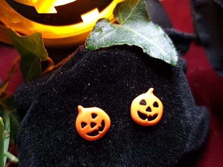 Pumpkin Studs