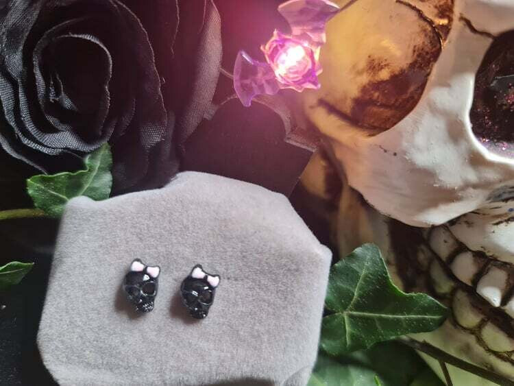 Skull Bow Studs